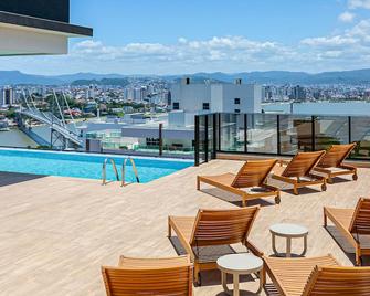 Studios Tower - Prédio com piscina e estacionamento - Florianopolis - Pool