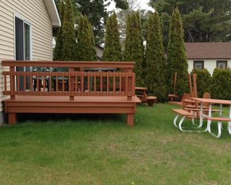 Northwinds Motel - Mackinaw City - Patio