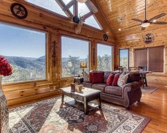 Stunning 3br W/ Views! Game Room + Hot Tub! - Wears Valley - Living room