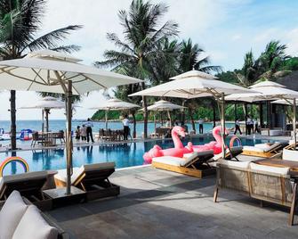 Bounce Beach Resort and Spa - Da Nang - Pool