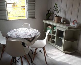 Simples e confortável - Londrina - Yemek odası