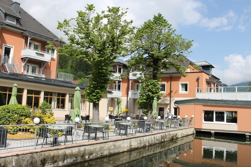 Strandhotel Burgstaller - Feld am See - Innenhof