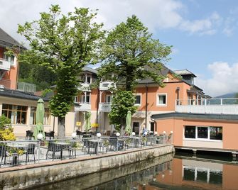 Strandhotel Burgstaller - Feld am See - Innenhof
