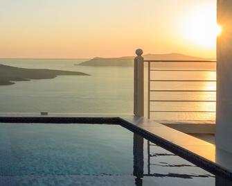 Nefeles Luxury Suites - Thera - Pool
