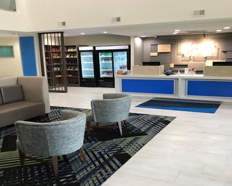 Holiday Inn Express & Suites Arlington North – Stadium Area - Arlington - Lobby