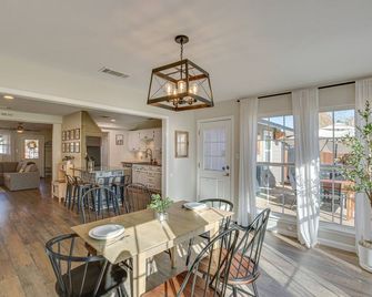 Game Room and Fire Pit Family-Friendly Aubrey Home - Aubrey - Dining room