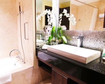The Arista Hotel Palembang - Palembang - Bathroom