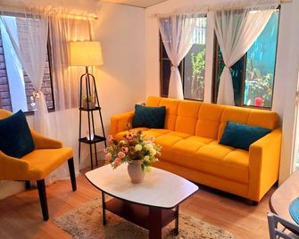 Suite San Andres, cozy room with A/C and private bathroom - San Salvador - Living room