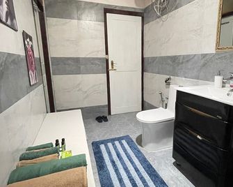The Oakhurst - Manali - Bathroom
