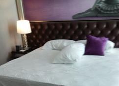 1 King Bed Apartment. - Surabaya - Bedroom