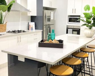 Jewel in the West-Newly Built and Spacious - Smithfield - Kitchen