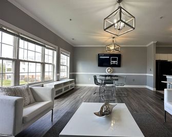 Relaxing Now And Zen: Modern Condo, Near Uncc, Pnc Pavilion, Pool, 5 Min to Dining, Shops, +15% Off! - Charlotte - Huiskamer