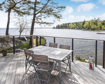 3 Bedroom Beautiful Home In Lidköping - Lidköping - Balkon
