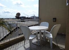 Deen Apartment Services - Lagos - Balcony