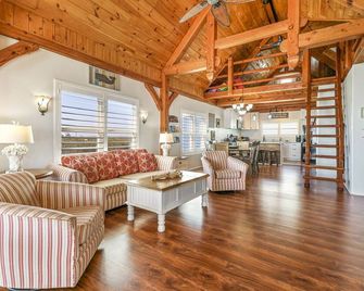 Cool Breeze - 2 Bedroom, 2 Bath, Sleeps 10 - Beach front! - Gilchrist - Sala de estar