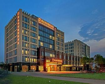 Vienna Best Sleep International Hotel Shenzhen New Airport Branch - Shenzhen - Edificio