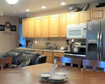 Sea Haven Motel & Guest House - Rockaway Beach - Kitchen