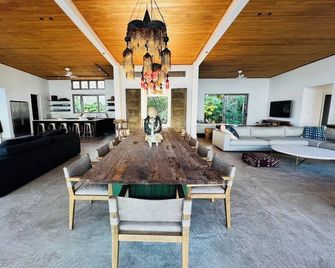 Fiji Island Retreat - Oceanfront Pool - Sleeps 12 - Yasawa Island