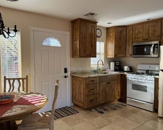 Excellent Summer Rates! Sonoran Desert Serenity - Close to town - Wickenburg - Kitchen