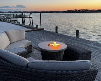 Sweeping Water Views, Private heated pool 2BR, 2.5BA bathrooms renovated for '23 - Neptune - Balcony