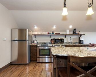 Best Mountain Views Of Glacier Park, West Glacier! One Mile From Glacier Park! - West Glacier - Cocina