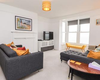 Fairlight View - Folkestone - Living room