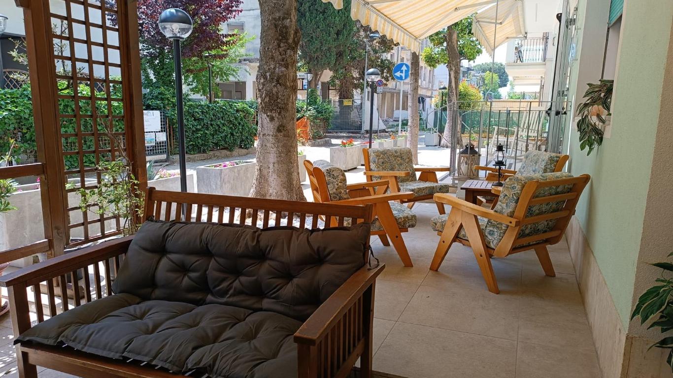 أوتل سابرينا نور