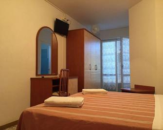 Hotel Holiday - Misano Adriatico - Soveværelse