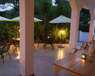 Villa Elvira B&B - San Pietro in Bevagna - Patio