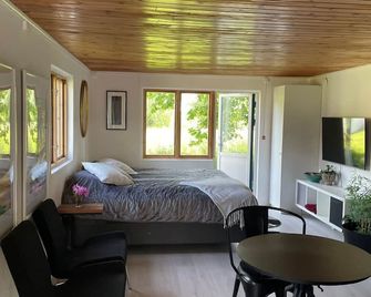Gästhus i lummig trädgård - i idylliska Örum - Löderup