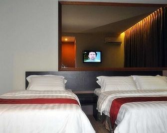 Oyo Rooms Near Tanjung Aru Beach - Kota Kinabalu - Habitación