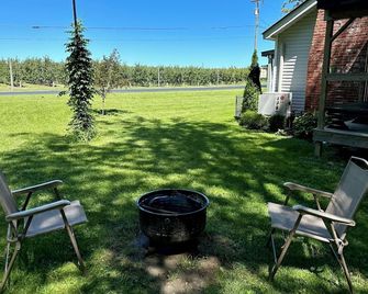 Cozy cottage with direct river access - perfect for fishing or weekend escape - Waterport - Patio