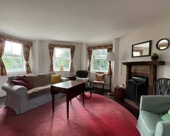 Secluded Glenbeg Tower in stunning private estate. - Rathmullan - Sala de estar