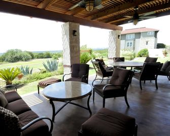 Vintage Villas Hotel - Austin - Patio