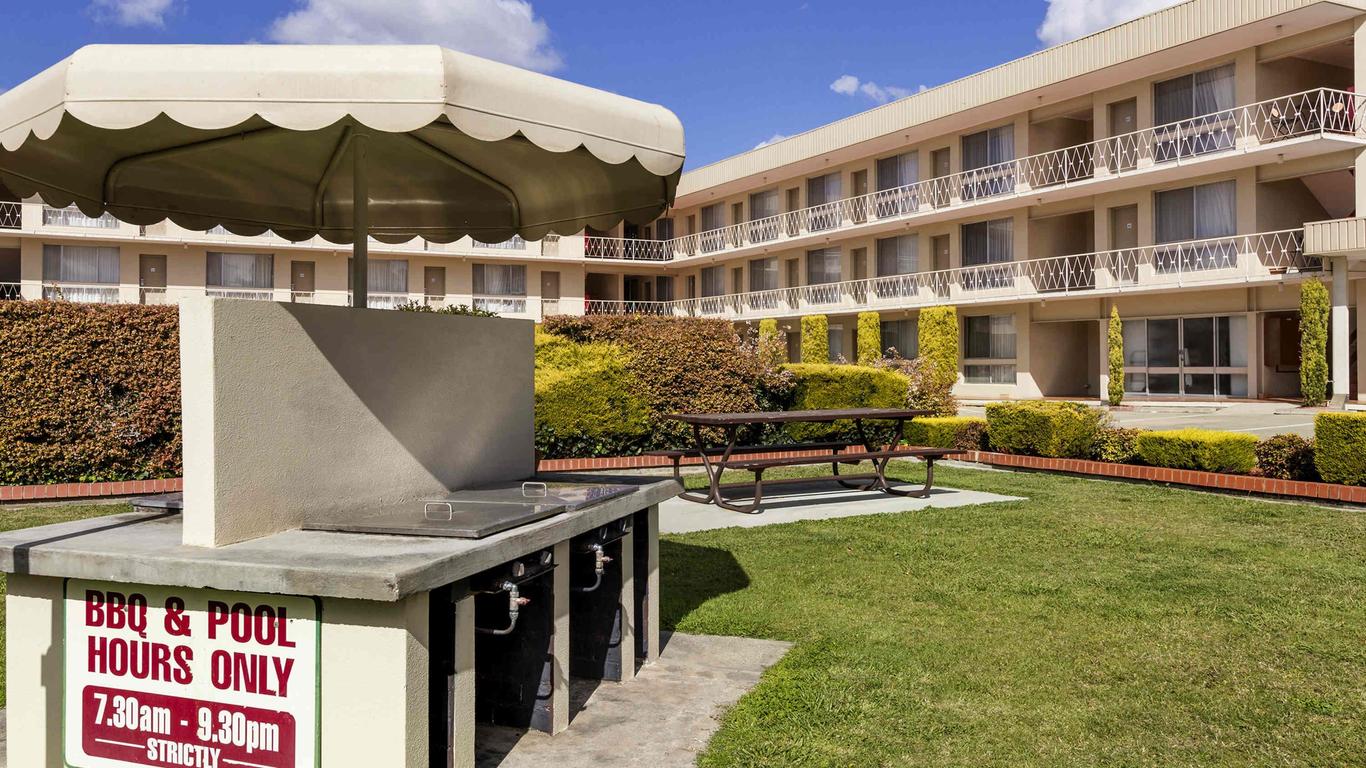 Breakfree Queanbeyan