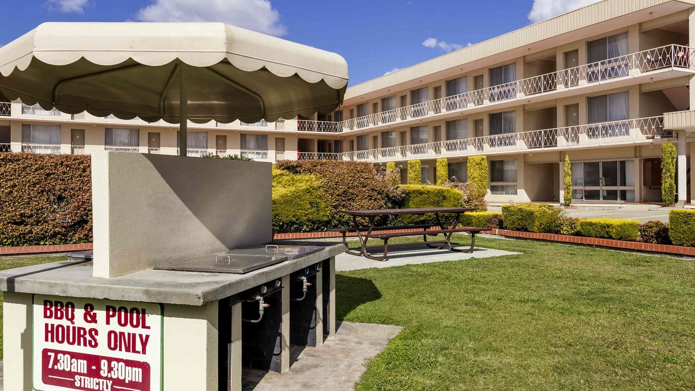 Breakfree Queanbeyan