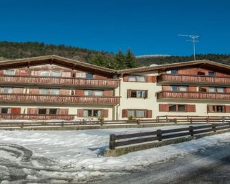 Hotel Villaggio Nevada - Folgaria - Gebouw
