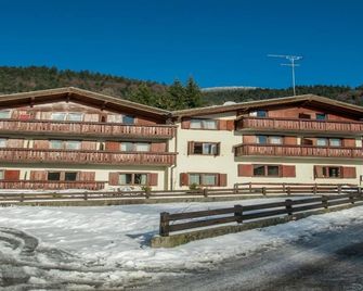 Hotel Villaggio Nevada - Folgaria - Building