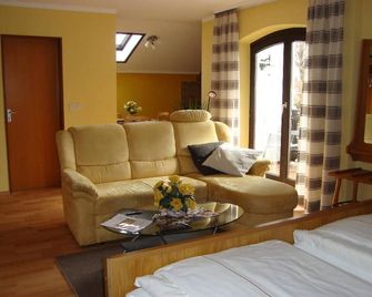 1-Zimmer-App. (42qm) mit Terrasse für 1-2 Personen - Bad Füssing - Wohnzimmer