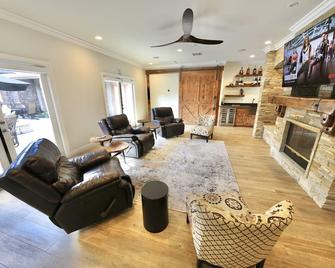 Luxury Suite \'A\' - Redlands - Living room