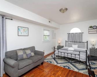 Convenient Downtown Studio Near Snp, Wineries, Breweries - Waynesboro - Schlafzimmer