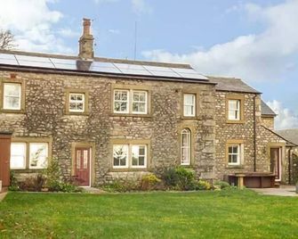 Old Hall Cottage - Settle - Building