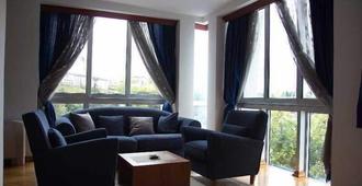 Hotel Ambasador - Podgorica - Living room