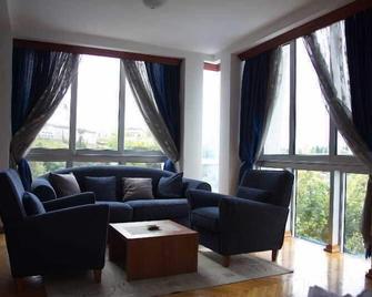 Hotel Ambasador - Podgorica - Living room