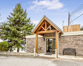 Secluded Cabin On The Lake #7 - West Kelowna - Building