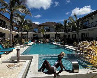 Sand Beach Boutique Hotel - Бвейю - Басейн