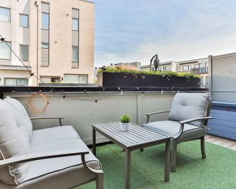 Central 3bdr Townhouse In Downsview Park - Toronto - Balcón