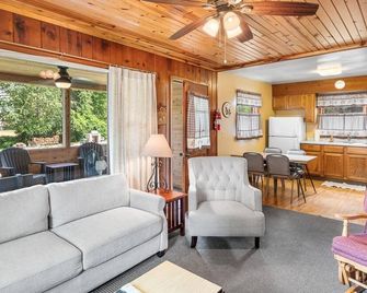 Greenway Log Cottage - 2 - Green Lake - Living room