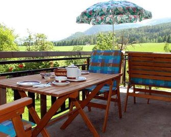 Dreibettzimmer mit Dusche, WC - Gesundheits- und Biobauernhof Rotbuchner - Vorderstoder - Balkon