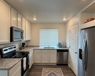 Mile High Modern Escape - Denver - Kitchen